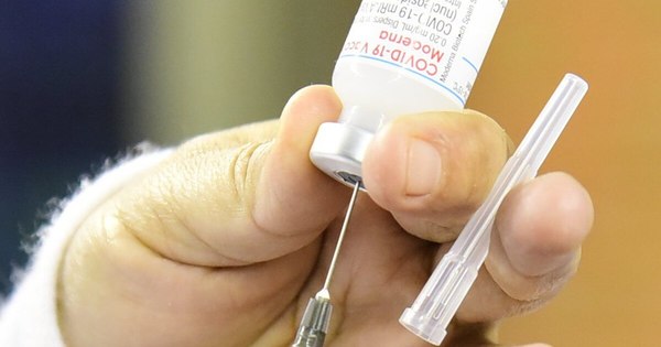 La Nación / Protección de Moderna contra el COVID dura al menos seis meses