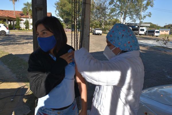 Inmunizan a rezagados y aguardan llegada de vacunas en Ayolas - Nacionales - ABC Color