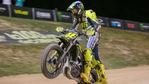 Valentino Rossi abandona la competición tras 26 años activo