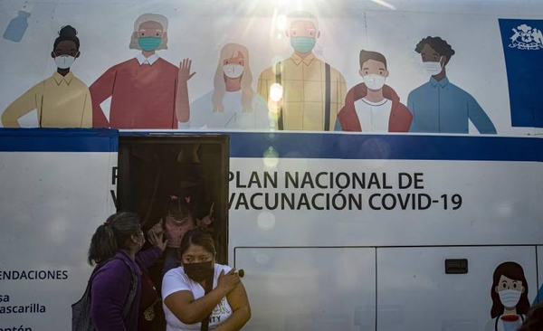 Diario HOY | Chile administrará una dosis de AstraZeneca a los inmunizados con Coronavac