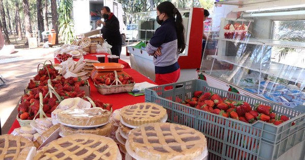 La Nación / Expo Frutilla de Areguá llegó a Ciudad del Este con variedad de productos