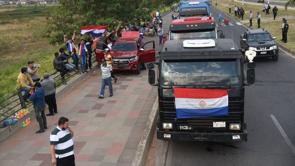 Gremios denuncian a camioneros ante Fiscalía por cierre de rutas 