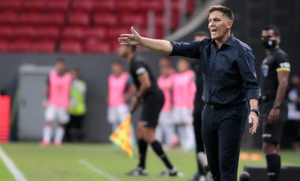 Berizzo justifica la mejor formación defensiva y ofensiva de la Albirroja