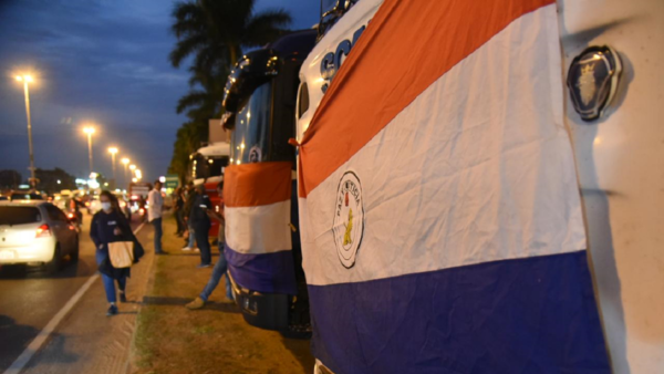 Camioneros seguirán movilizados hasta el martes y dicen que "van a sitiar Asunción"