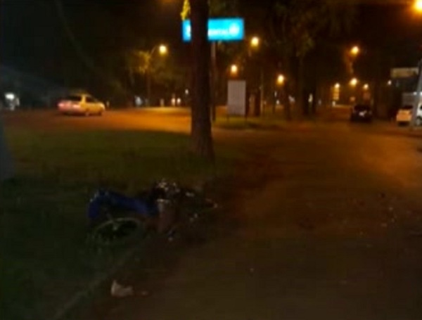 Tragedia: Cayó de la moto y fue arrollado - SNT