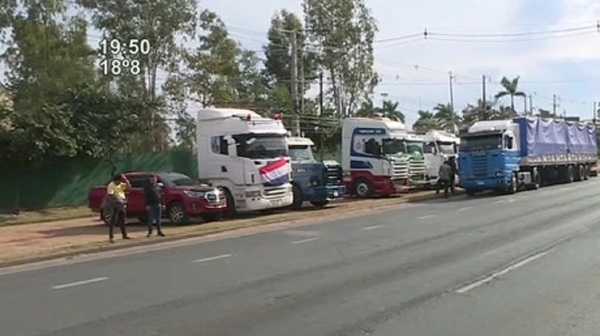 Siguen en paro: Malestar ciudadano por bloqueo de camioneros - SNT