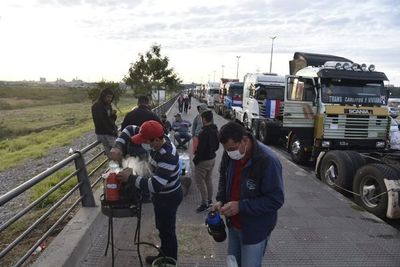 Senado aprueba en general la ley de fletes pero los camioneros seguirán manifestándose  - Noticiero Cardinal - ABC Color