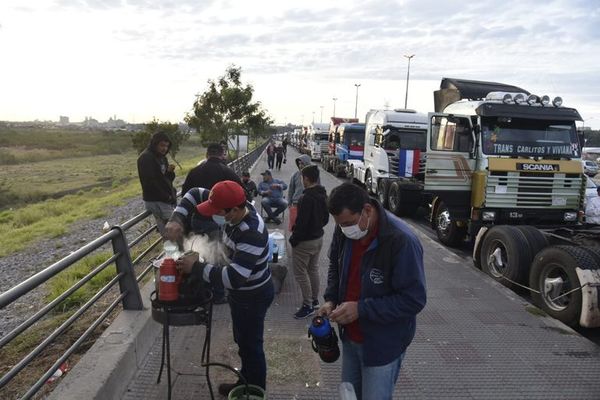 Senado aprueba en general la ley de fletes pero los camioneros seguirán manifestándose - Noticiero Cardinal - ABC Color