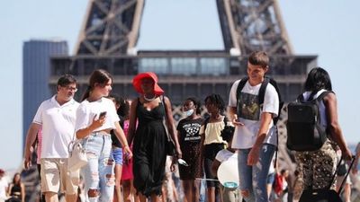 Más países ricos desoyen a la OMS y África al avanzar con una tercera dosis