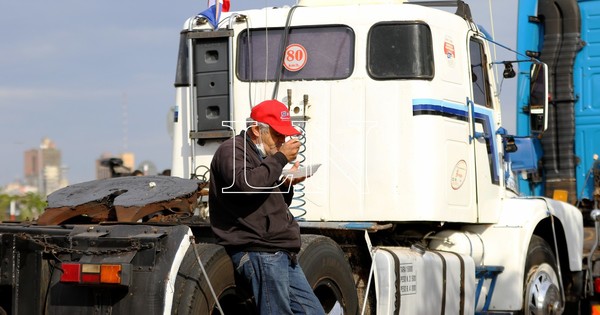 La Nación / Presidente del Senado justifica violencia de camioneros