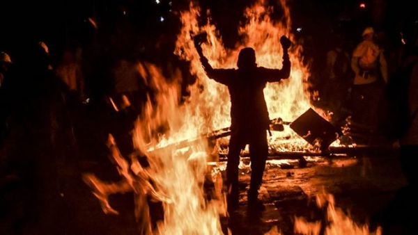 Colombia: Quemaron la sede de una alcaldía tras la muerte de un joven en un operativo policial