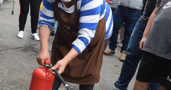 La Nación / Capacitaron a trabajadores sobre el uso adecuado de extinguidores