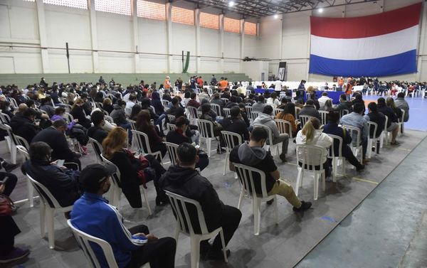 Anticovid: Salud Pública se quedó sin vacunas Moderna dejando a cientos a la espera de más dosis - Nacionales - ABC Color