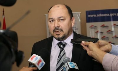 Titular de Aduanas niega vínculos con Dalia López