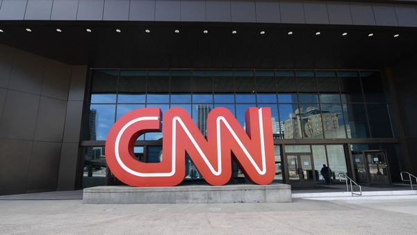 CNN despidió a tres empleados por no estar vacunados contra el Covid - ADN Digital