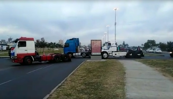 'Anarquía y tristeza': APESA pide 'permiso' a camioneros para que sus cisternas puedan circular