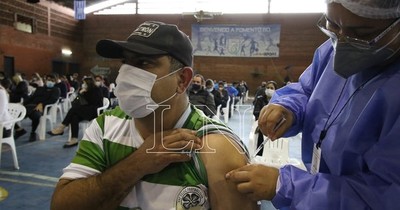 La Nación / Acabaron vacunas de Moderna por la gran concurrencia, dice jefa de Salud