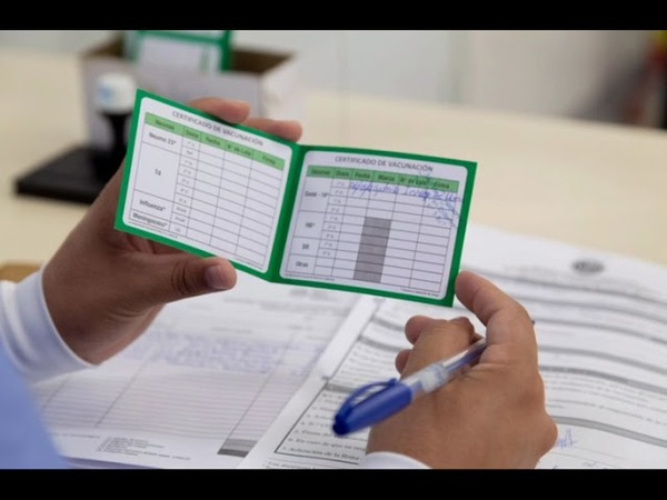 MÉDICA APOYA SOLICITUD DE CARNET DE VACUNACIÓN PARA INGRESO A LOCALES