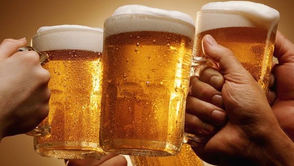 Cerveza podría escasear por paro de camioneros, anuncian