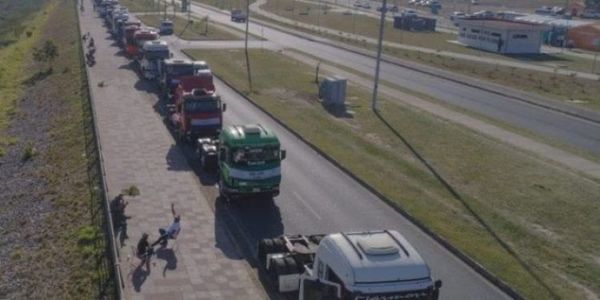 Camioneros violan leyes y policía hace vista gorda, acusa abogado