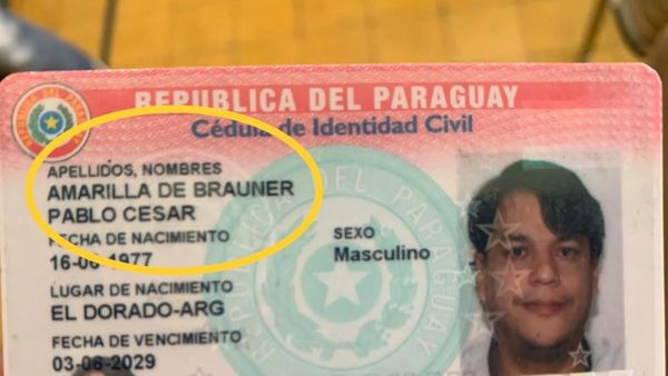Lleva el apellido de lapa: "Soy el loro donde voy"
