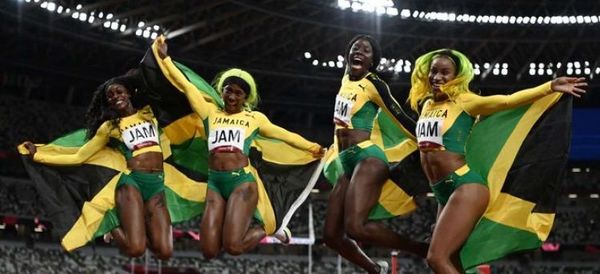 Jamaica gana en 4x100 metros femenino, tercer oro para Elaine Thompson en Tokio