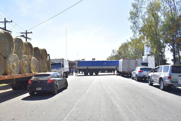 Obras se paralizarán en cinco días ante falta de insumos por paro de camioneros, según constructores - Nacionales - ABC Color
