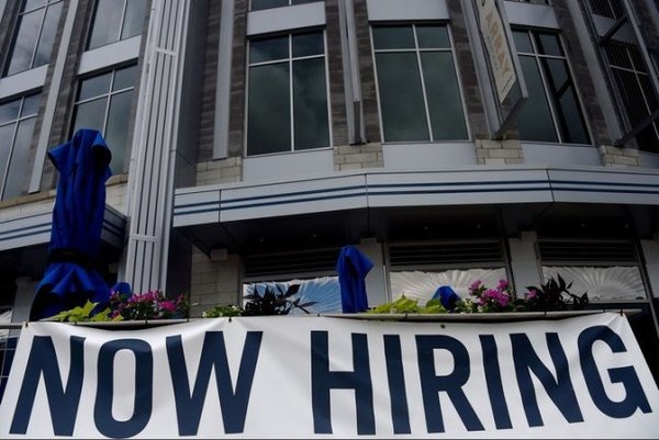 EE.UU. sumó 943 mil empleos en julio y la tasa de desempleo cayó al 5,4% | OnLivePy