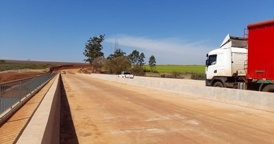 La Nación / Inauguran puente sobre Monday como parte del Corredor Metropolitano del Este