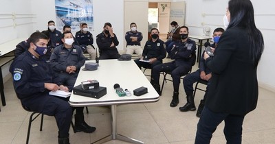 La Nación / Capacitan a policías para saber cómo proceder en casos de polución sonora