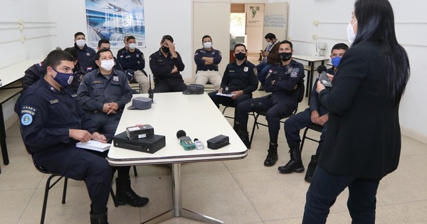 La Nación / Capacitan a policías para saber cómo proceder en casos de polución sonora