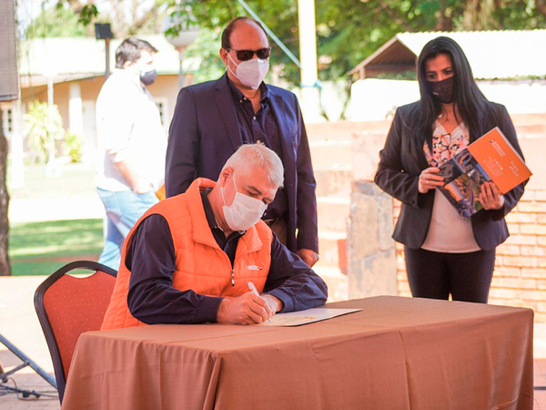 Firman contratos para las obras del Corredor Metropolitano del Este