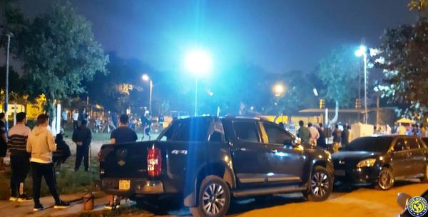 Piki vóley, chupi y baile en una plaza a cuadras del Hospital de Luque •