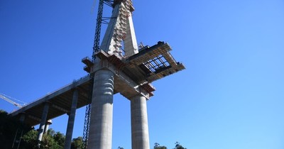 La Nación / El MOPC firmó contratos para inicio de obras anexas al futuro Puente de Integración