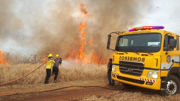 Incendio en predio del aeropuerto Guaraní - ABC en el Este - ABC Color