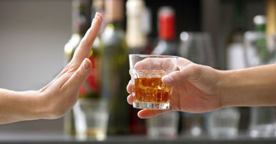 Estudio asegura que el alcohol bloquea una sustancia química que permite prestar atención - C9N