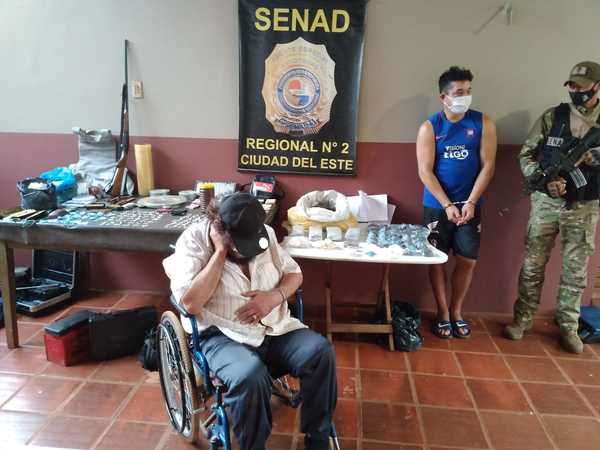 Detienen a dos microtraficantes en Presidente Franco