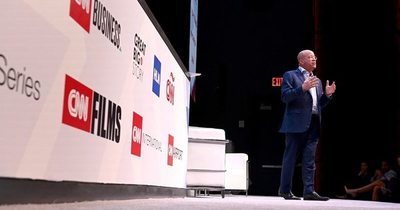La Nación / CNN despide a empleados que no fueron vacunados