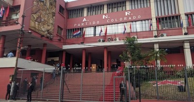 La Nación / Enérgico repudio de la ANR a presión de los camioneros