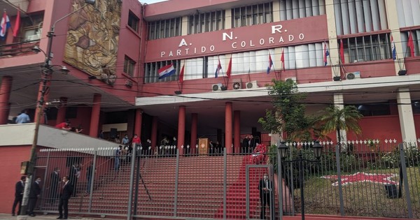 La Nación / Enérgico repudio de la ANR a presión de los camioneros