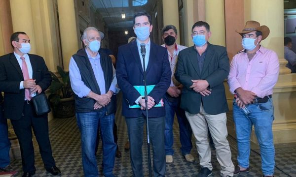 Camioneros, sin acuerdo aún, anuncian continuidad de paro y cierres de rutas