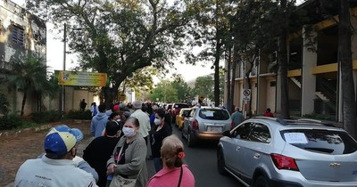 La Nación / Denuncian escasa cantidad de números para vacunación en la cooperativa San Lorenzo