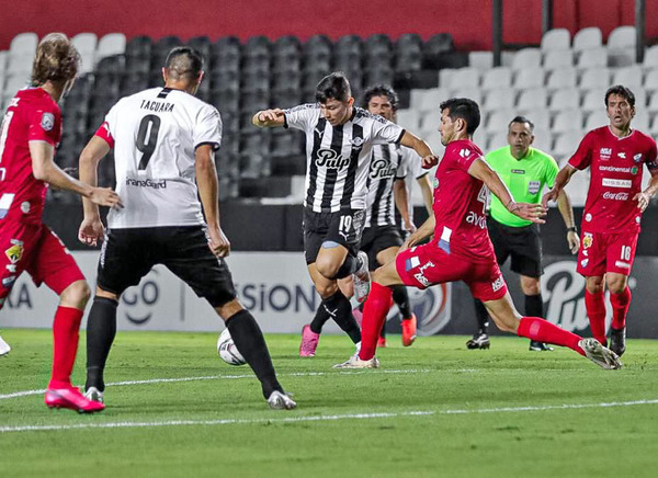 Libertad vs. Nacional en jornada sabatina de fútbol
