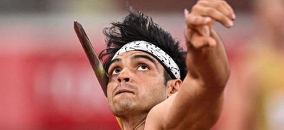 India logra su primer oro olímpico en atletismo con Chopra en jabalina