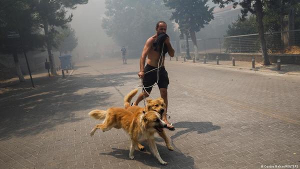 Voraces incendios siguen arransando en Grecia