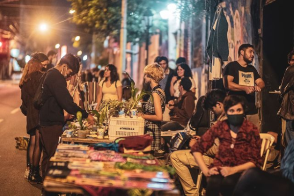Diario HOY | “Feria en la Calle” frente a La Chispa Cultural