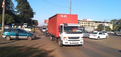 Paro de camioneros: fiscal ordena despejar la ruta y garantizar libre tránsito en CDE y Minga Guazú - ABC en el Este - ABC Color