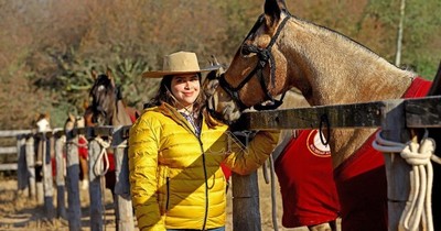 La Nación / Caballo criollo: no cualquier raza resiste distancias a solo pasto y agua, destaca Sofía Cartes