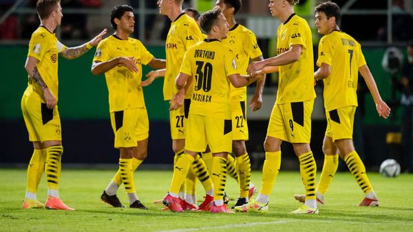 Un triplete de Haaland sella el pase del Borussia Dortmund