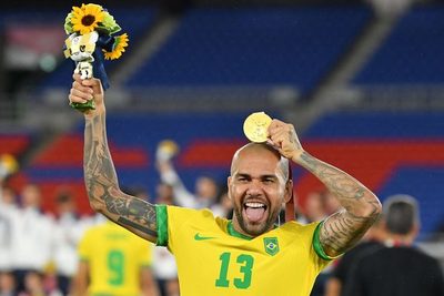 Con el oro olímpico en Tokio, Dani Alves se revalida como el futbolista con más títulos de la historia - Megacadena — Últimas Noticias de Paraguay
